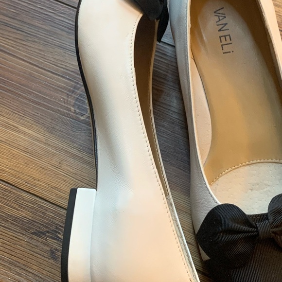Vaneli Women's Black and White Bow Flats size 9 M - Picture 9 of 11
